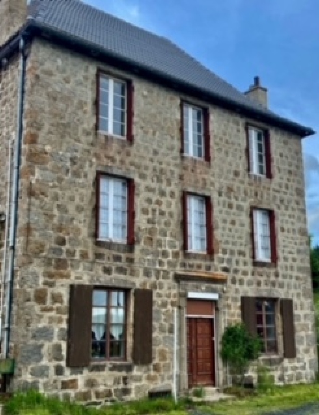 Ancienne ferme avec vue très dégagée