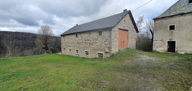 Grange a rénover dans le parc naturel de l'Aubrac