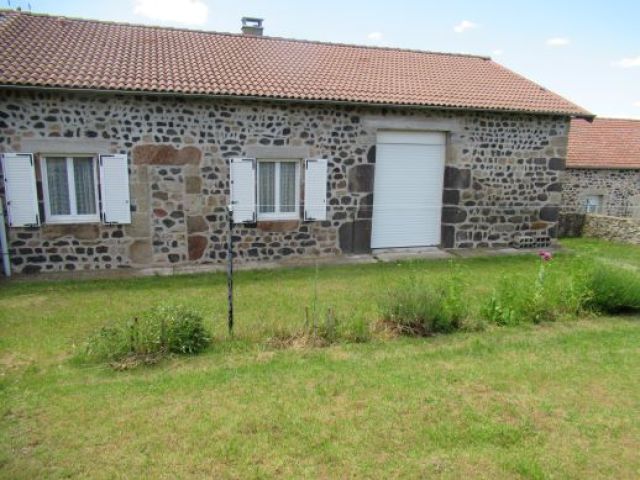 Maison en pierre avec terrain attenant