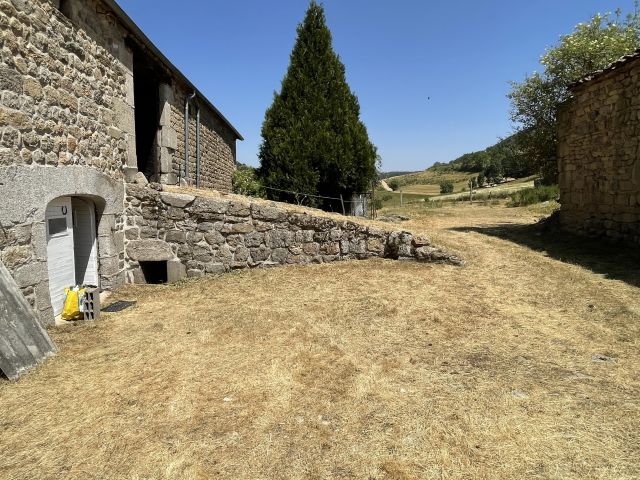 Ancienne ferme avec 3500 m² de terrain