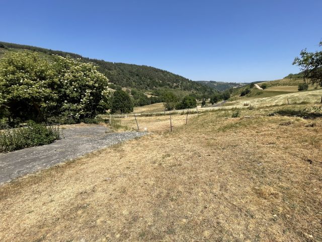 Ancienne ferme avec 3500 m² de terrain