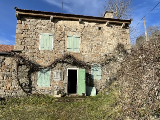 Jolie maison en pierres à rénover