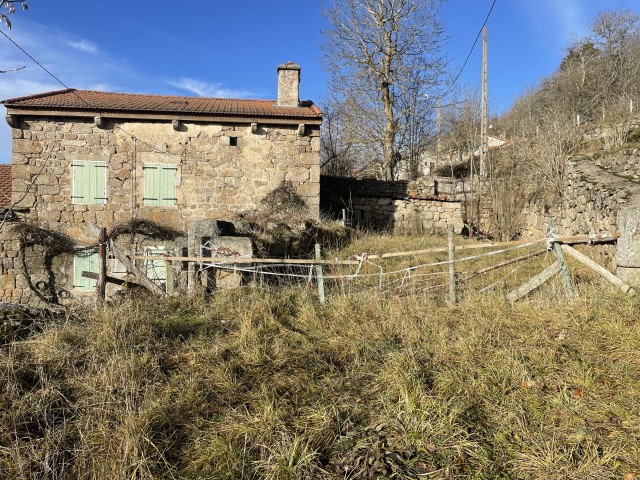 Jolie maison en pierres à rénover