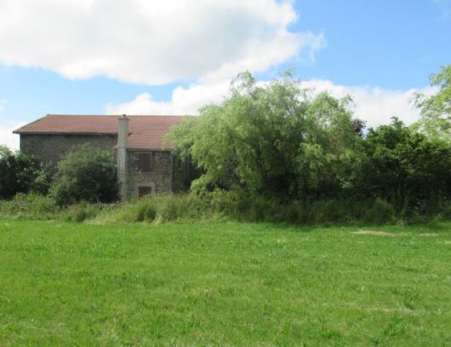 Ancienne ferme, toiture en bon état