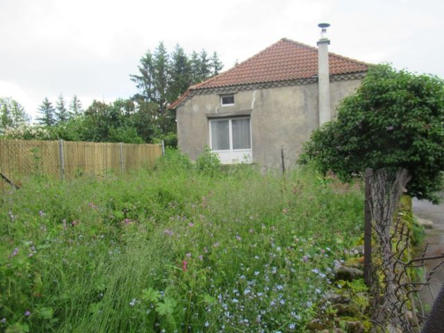 Maison d'habitation avec terrain attenant et non attenant