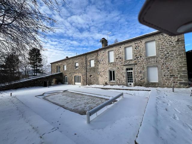 Ancien corps de ferme rénovée avec terrain