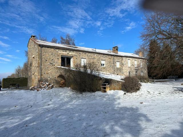 Ancien corps de ferme rénovée avec terrain