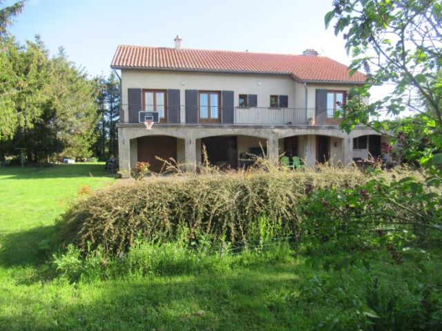 Villa avec 3000 m² de terrain