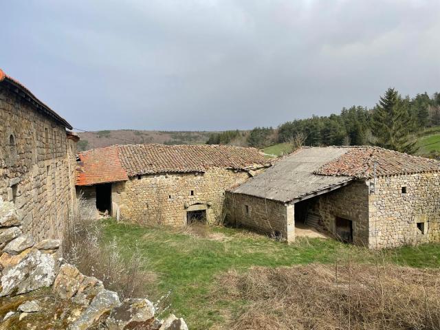 Jolie corps de ferme à rénover avec 2000 m² terrain attenant