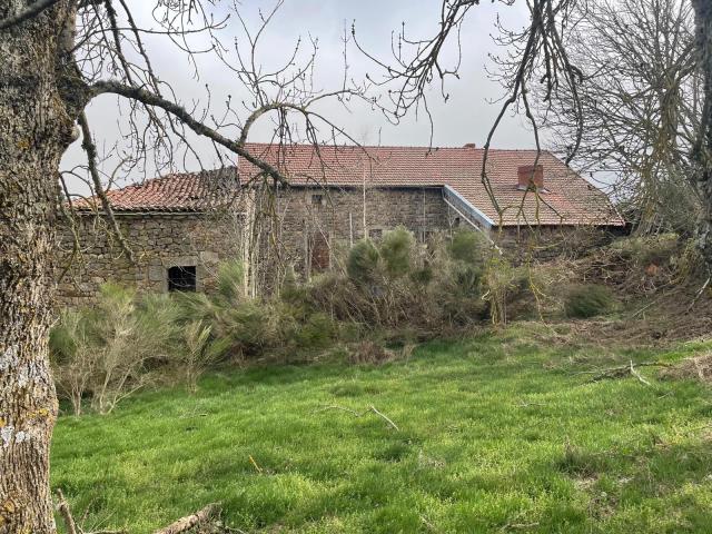 Jolie corps de ferme à rénover avec 2000 m² terrain attenant