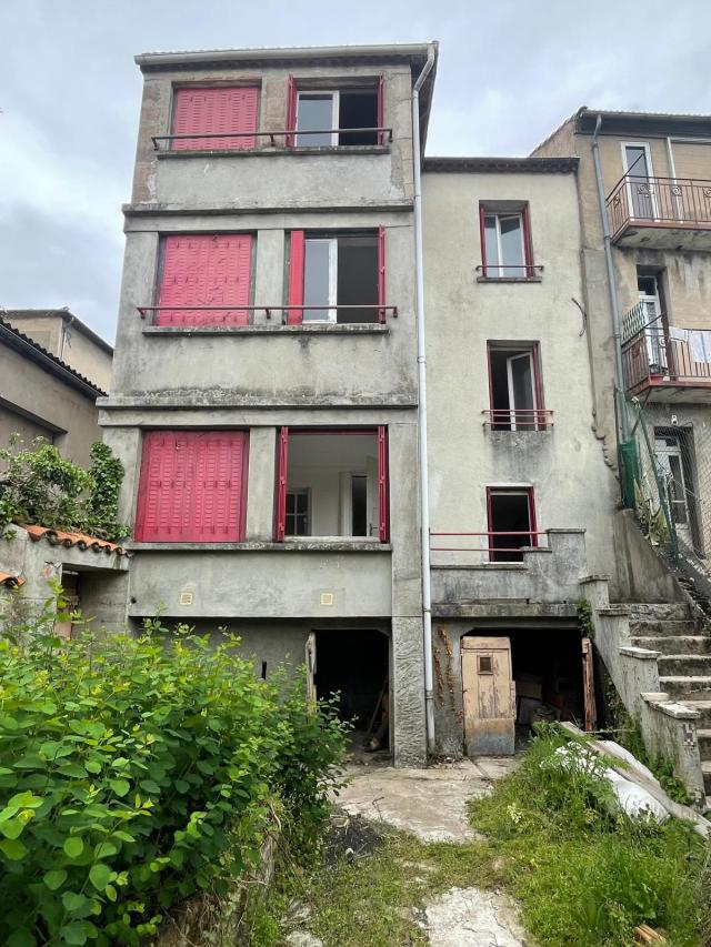 Immeuble comprenant 3 appartements