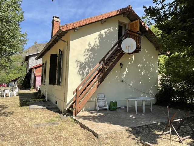 Jolie maison avec terrain attenant